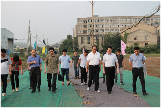 天津市人大城環(huán)委調(diào)研原武漢染料廠污染土壤治理項(xiàng)目