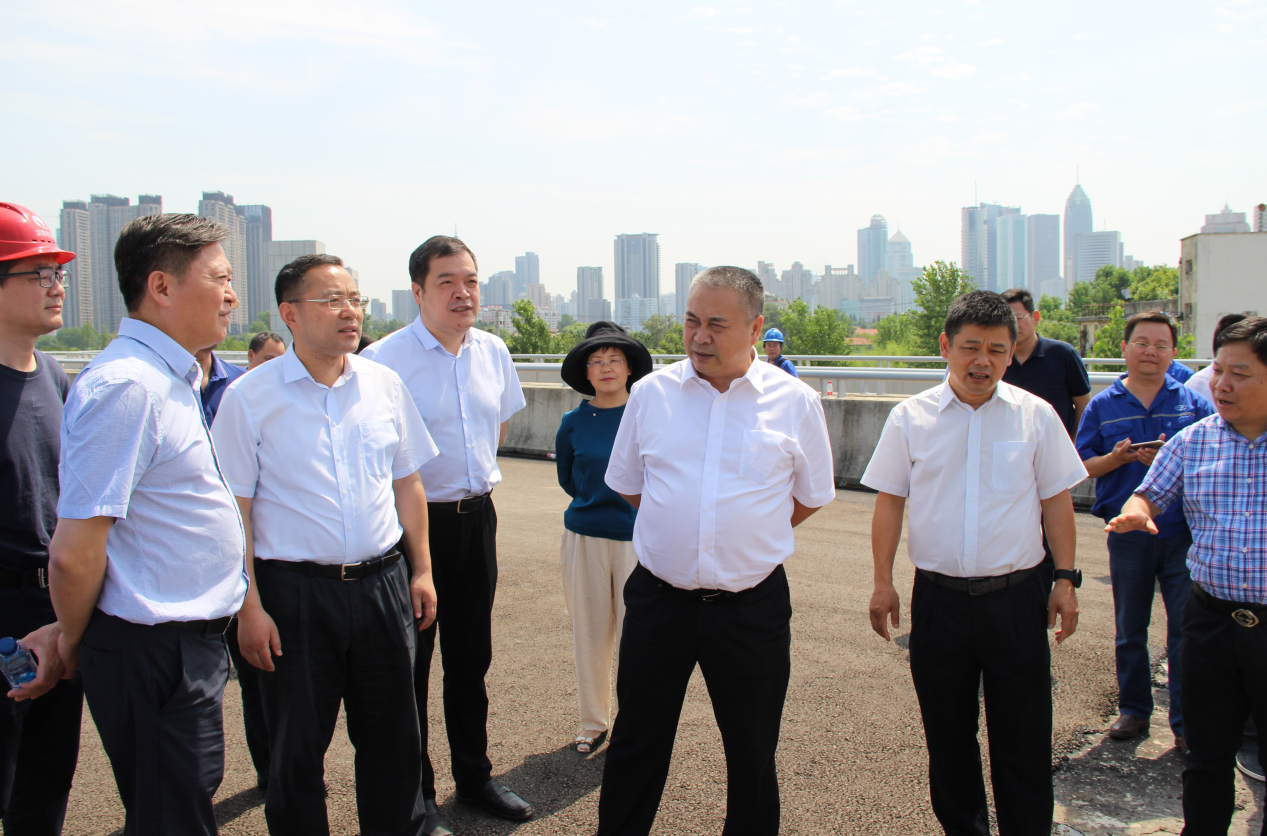 張文彤副市長調(diào)研武漢中央商務(wù)區(qū)