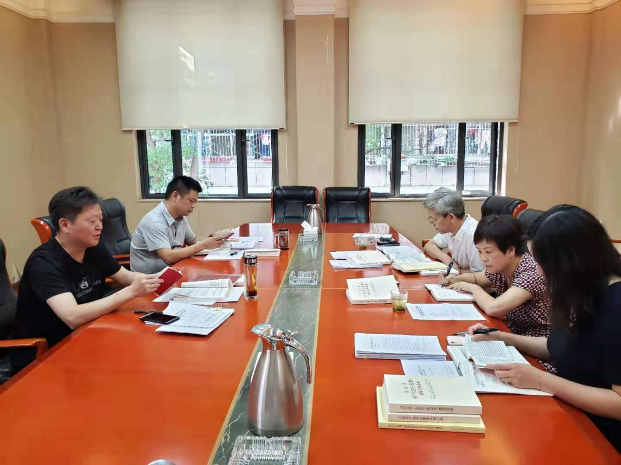 商務(wù)區(qū)集團黨委召開對照黨章黨規(guī)找差距專題會議