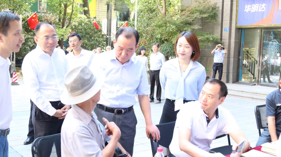 商務(wù)區(qū)集團(tuán)所屬中城家物業(yè)開(kāi)展“關(guān)注民生 人民滿意”之中城國(guó)際物業(yè)服務(wù)小區(qū)行活動(dòng)