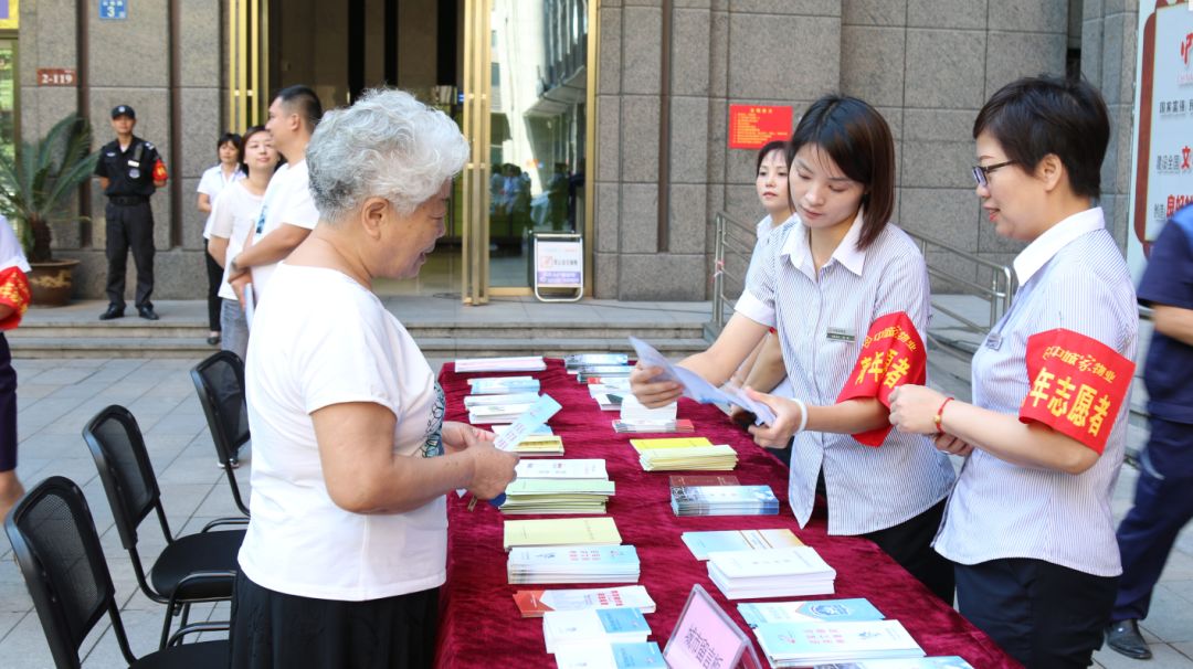 商務(wù)區(qū)集團(tuán)所屬中城家物業(yè)開(kāi)展“關(guān)注民生 人民滿意”之中城國(guó)際物業(yè)服務(wù)小區(qū)行活動(dòng)