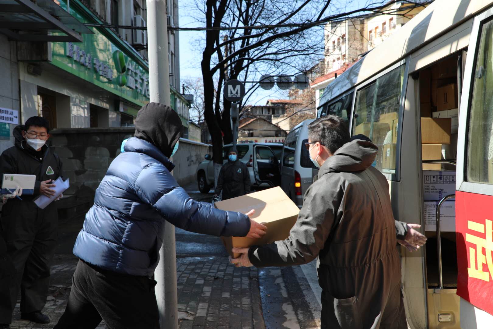 商務(wù)區(qū)集團(tuán)向市五醫(yī)院捐贈防疫物資,助力全市抗疫