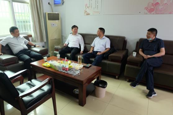 商務區(qū)集團領導到蔡甸區(qū)對口 扶貧點開展防汛慰問活動