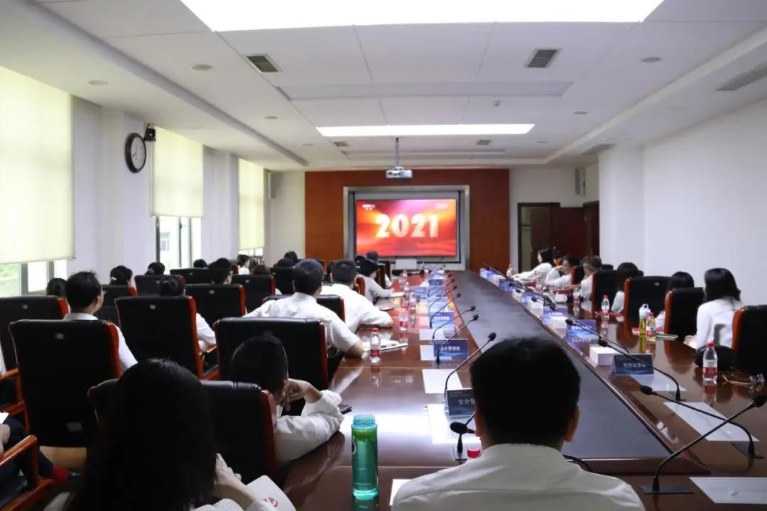 心潮澎湃 振奮人心|商務(wù)區(qū)集團(tuán)組織集中觀看慶祝中國(guó)共產(chǎn)黨成立100周年大會(huì)直播