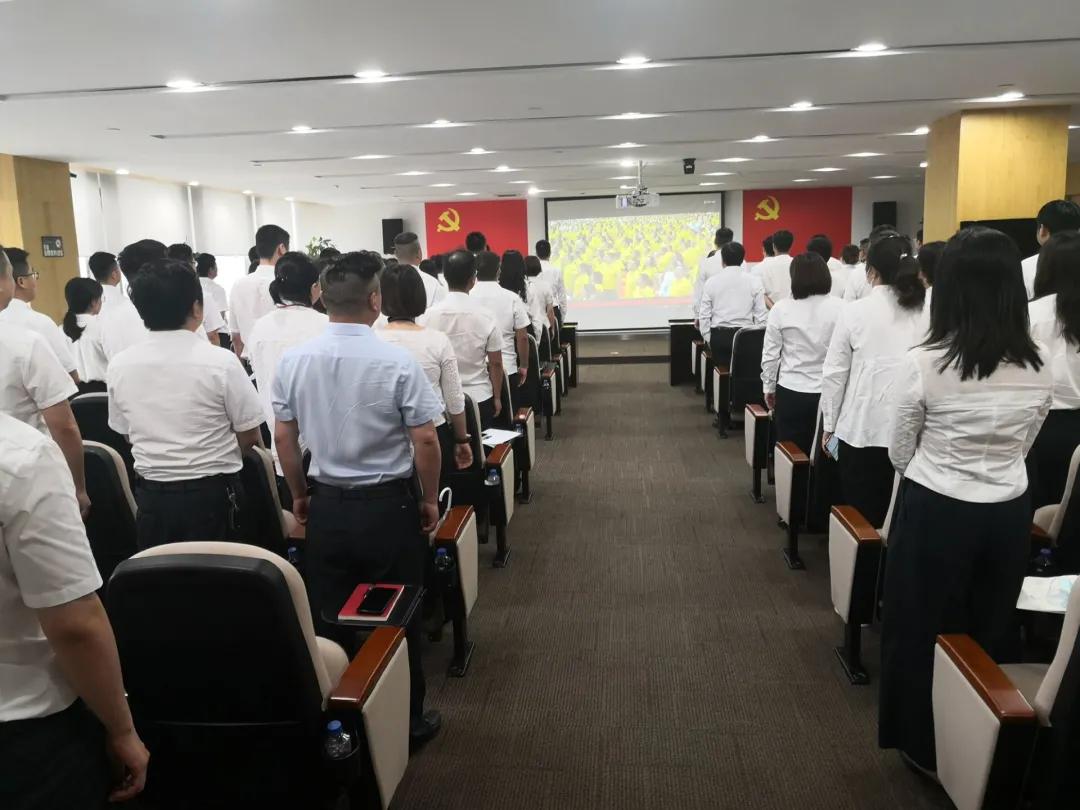 心潮澎湃 振奮人心|商務(wù)區(qū)集團(tuán)組織集中觀看慶祝中國(guó)共產(chǎn)黨成立100周年大會(huì)直播