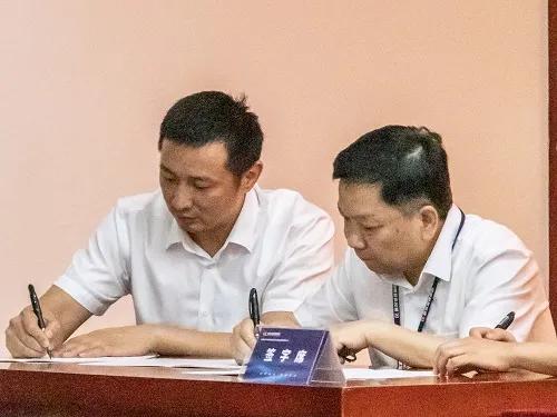 克難攻堅(jiān)，奮勇爭(zhēng)先 商務(wù)區(qū)集團(tuán)召開誓師大會(huì)確保目標(biāo)雙過半
