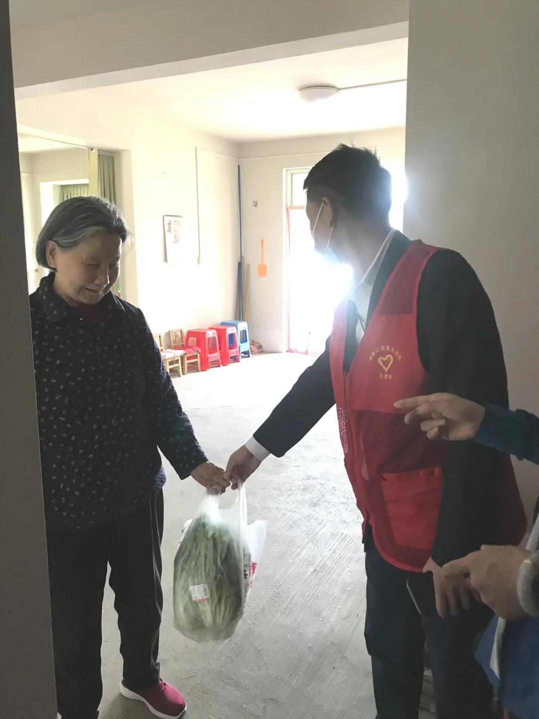 下沉社區(qū)“實”當頭 ，服務(wù)群眾“零距離”