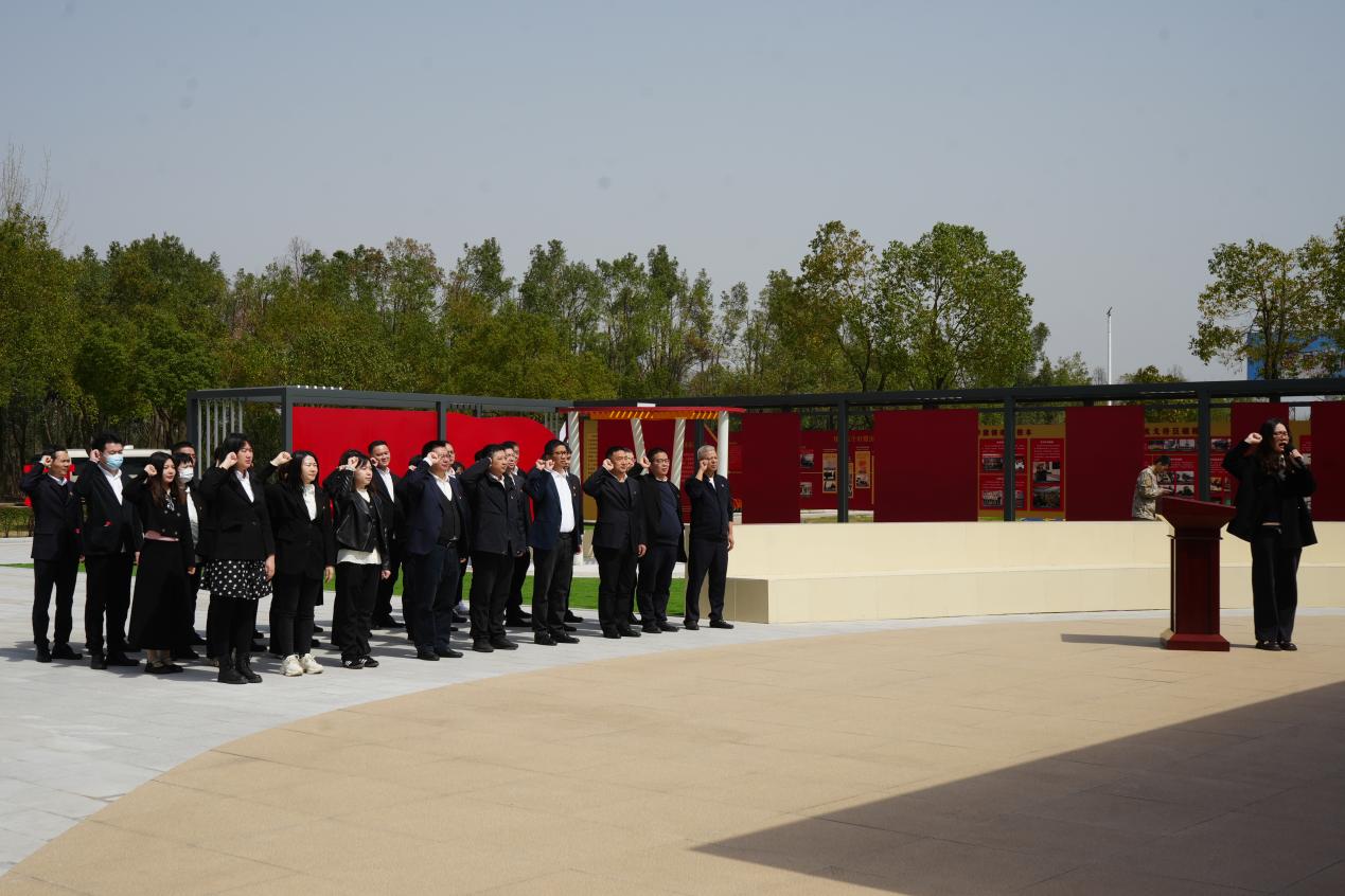 傳承紅色基因 弘揚(yáng)愛國(guó)精神|商務(wù)區(qū)集團(tuán)開展“學(xué)黨史,守初心,勇作為,開新局”主題黨日活動(dòng)