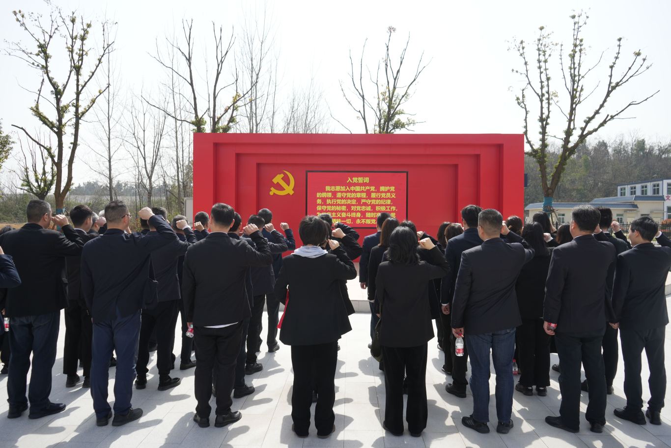 傳承紅色基因 弘揚(yáng)愛國(guó)精神|商務(wù)區(qū)集團(tuán)開展“學(xué)黨史,守初心,勇作為,開新局”主題黨日活動(dòng)